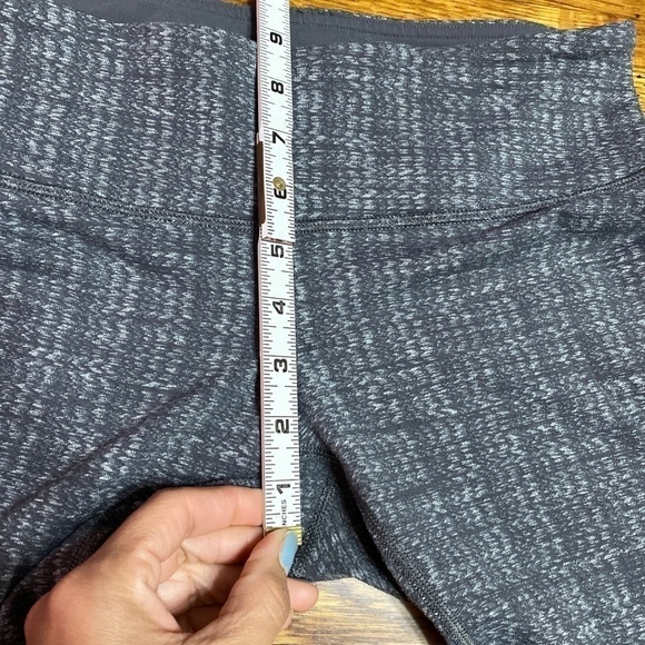 Lululemon Wunder Under Heathered Herringbone Pattern Gray Cropped Tight Size 6. - Picture 7 of 9
